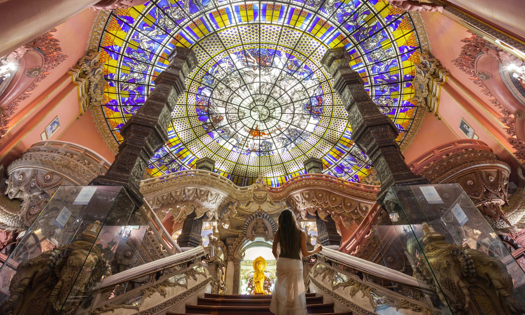 ガイドブックでもおなじみの映えスポット「エラワンミュージアム」